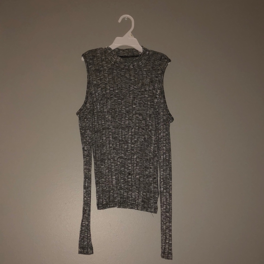 American Eagle cold shoulder top!